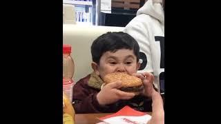 Mini khabib Hasbullah and abdu razik eat salad and burger