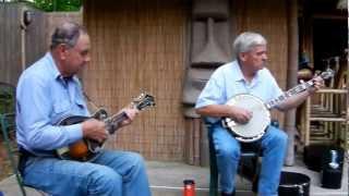 Foggy Mountain Breakdown...Bluegrass Mandolin Playing near Manassas Virginia. Mike Hess and friends.