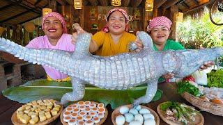 Cooking Crocodile Soup Spicy and Hot Flavor Eating Yummy-Delicious Hot Pot Soup