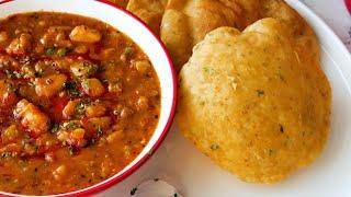 Crispy Aloo Puri with Achari Aloo ki Tarkari Recipe By Food Fusion (Ramzan sehri special Recipe)