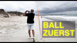 So schlägst du mit dem Rescue den Ball zuerst – und dann den Boden!