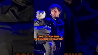 Alles freiwillig. #michaelhatzius #dieechse #comedy #humor #standup #impro #puppenspiel #live #tour