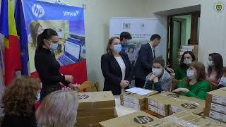 Primăria Chişinău a distribuit 200 de laptopuri către serviciile sociale și centrele de zi