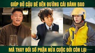 Cho cậu bé cái bánh bao ai ngờ nhận quả ngọt  lúc gặp khó khăn