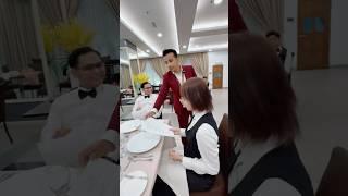 Presenting the Menu to the guest #menu #dining #finedining #skills