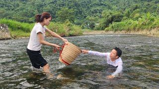 The motorbike taxi driver chased Mai& fell into the water.He threatened to burn down Mai's house.LTM