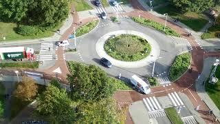 5 minutes of traffic on a Dutch roundabout with bi-directional cycling lanes