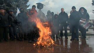 У Житомирі активісти спалили опудало корумпованої судової системи - Житомир.info