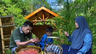 Rak untuk tempat kayu bakar | panen kacang membuat dodol | Hidup di Desa