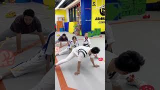 不知道都教练的腿怎么样了 #萌娃 #体育 #跆拳道