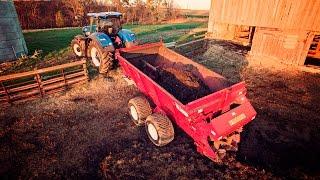 Cleaning the Barnyard - Meyer 8720 Industrial Super Spreader & New Holland T7.315