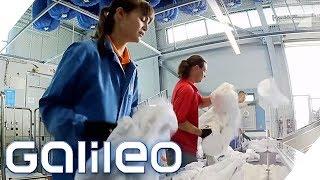 Täglich zwischen fremder Wäsche - Arbeiten in einer Großwäscherei | Galileo | ProSieben