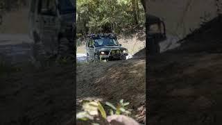 Land Rover Discovery 2 on 37s max out the suspensión travel! #shorts