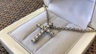 Золотой крестик с бриллиантами общим весом 2carat