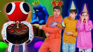 ИГРАЕМ В РАДУЖНЫХ ДРУЗЕЙ ВСЕЙ СЕМЬЕЙ Rainbow Friends Roblox