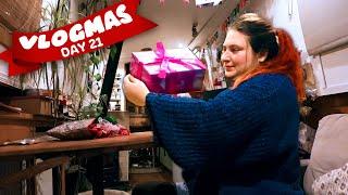 Christmas presents on a narrowboat are a tight squeeze! | Vlogmas Day 21