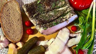 Сало со вкусом чеснока и чёрного перца по-деревенски.