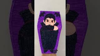 Piñata Dracula en su ataud