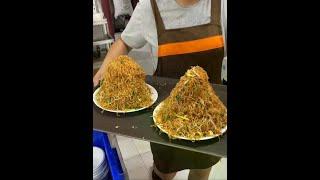 河南郑州吃老式炒面，13一份，份量略大，估计一般女生吃不完 #皇冠级别的爱永远拿得出手  @一汽丰田皇冠#美食 #地方美食 #郑州#路边摊美味