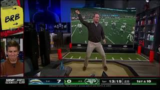 Peyton Manning's No Huddle Hand Signals are Wild | Monday Night Football with Peyton & Eli