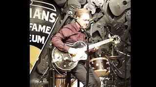 Steve Wariner Performs "Nashville Gent"