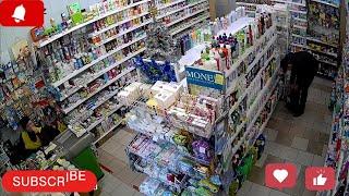 Отбитого вора завалил продавец в магазине. Shoplifters are shoplifters, shop and thieves,stole goods