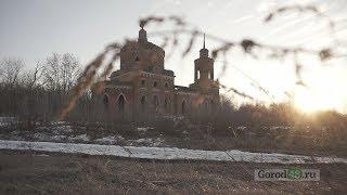 «Застывшее время»: заброшенная готическая церковь в селе Мокрое
