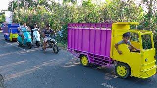 Truk Ungu Narik Motor Trail, 2 Motor Vespa Dan 1 Truk Biru, Kuat Banget!!!