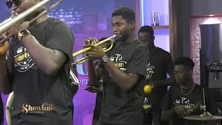 The brassy sounds of the Grooveknot Band echoed through our studio. Enjoy the sounds and vibes