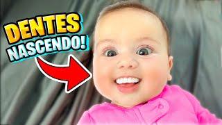 PRIMEIRO DENTE da BEBÊ HAILEY ESTÁ NASCENDO! *testando hacks Pai Também Joga