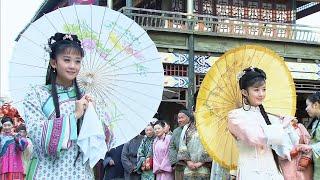 灰姑娘為了掙錢當街賣藝，傾城容顏迷倒全城百姓，還以為是仙女下凡！