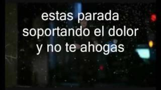 Stand in the rain (traducido al español)