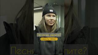 «Хоккеисты отвечают»: Диана Фархутдинова, Никита Буруянов, Иван Ларичев, Роман Ивашов.
