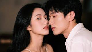 After falling in love at first sight, I got married to the clingy and domineering boss!