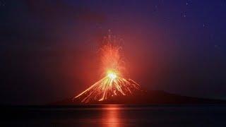 TSUNAMI WARNING AS KRAKATOA ERUPTS  Level 3 alert as activity rises: April 26  2022 Anak Kratatau