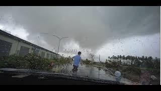 衝撃映像！ 車が竜巻に飲み込まれる瞬間！！