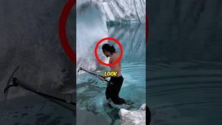 This guy climbs in ice mountain… 