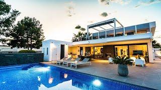 Inside the Ultimate Dream Home: A Tour of Luxury Real Estate Like You've Never Seen Before