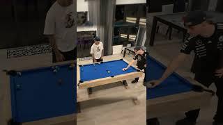 ZEKO JUGANDO AL POOL AKLSJDAKLSJD NO PODES #shorts #zeko #coscuarmy