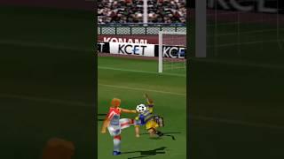 Mira esa Mano en el área!... felizmente termino en gol | Winning Eleven 4 ISS Pro Evolution