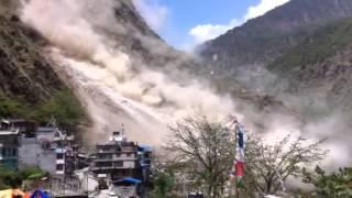 Nepal: Rock slide during 12 May 7.4 earthquake