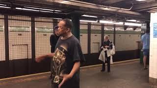 Asombroso Talento en el Metro cantando