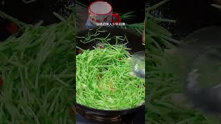 清新爽口的炝炒豆苗，简单下厨也能做出 #炝炒豆苗 #家常菜 #美食教程 #烹飪 #料理 #food #cooking