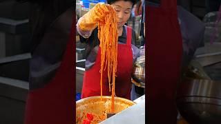 Heaps of bibim noodles are sold non-stop.