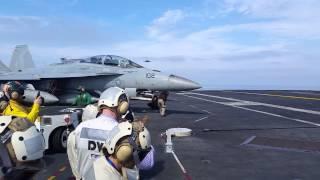 Stennis tailhook - wagging but got it