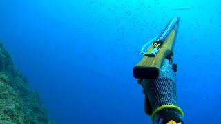 Spearfishing in the DARK CLIFFS of the Corinthian Gulf!