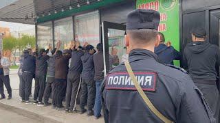 Омоновцы гонялись по парку за нелегалами