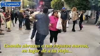 #gomezpalacio   bailando CUANDO PREFIERES ABRAZAR A TUS ZAPATOS; EN LUGAR DE A TU VIEJA