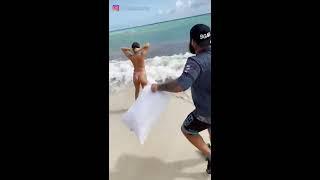 Pillow fighting strangers in Mexico