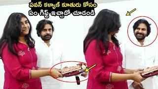 Deputy CM Pawan Kalyan Gifted His Daughter Aadhya With A Kalamkari Bag And Wooden Dolls | FH